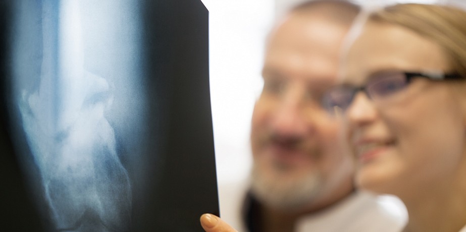 Read more about the article Total Joint Replacement Under Scrutiny Again