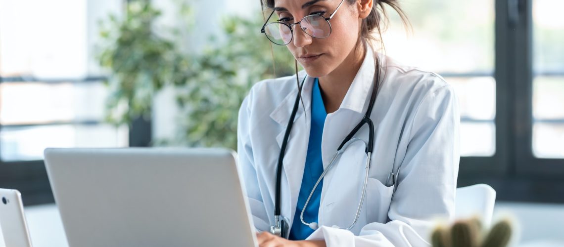 woman-doctor-working-laptop