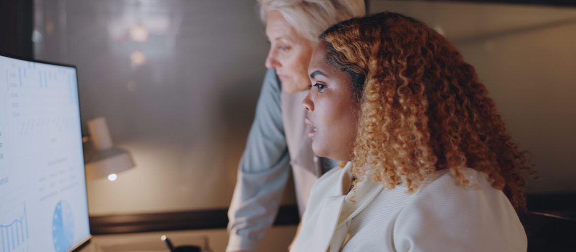 woman-with-manager-at-computer